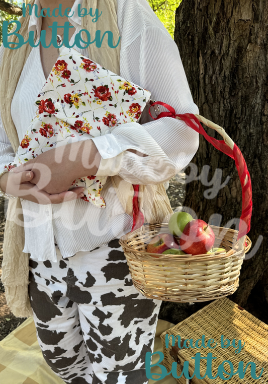"Cozy Bouquet" Large Book Sleeve (Variant A)