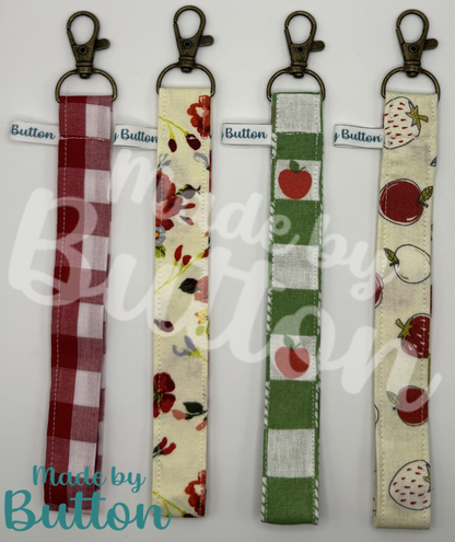 "Cozy Bouquet" Wristlet (Antique Gold)